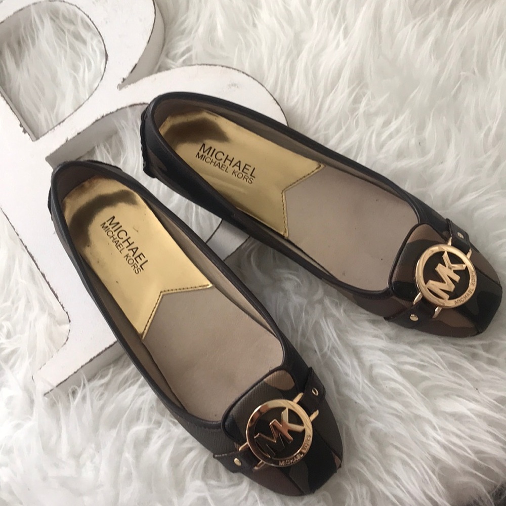 🦄 Michael Kors Camo Flats